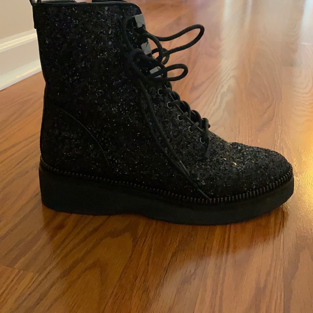 Michael Kors side zip boots barely worn